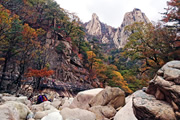 韓国屈指の風景美・雪岳山山麓ハイキングとソウルの名峰・道峰山